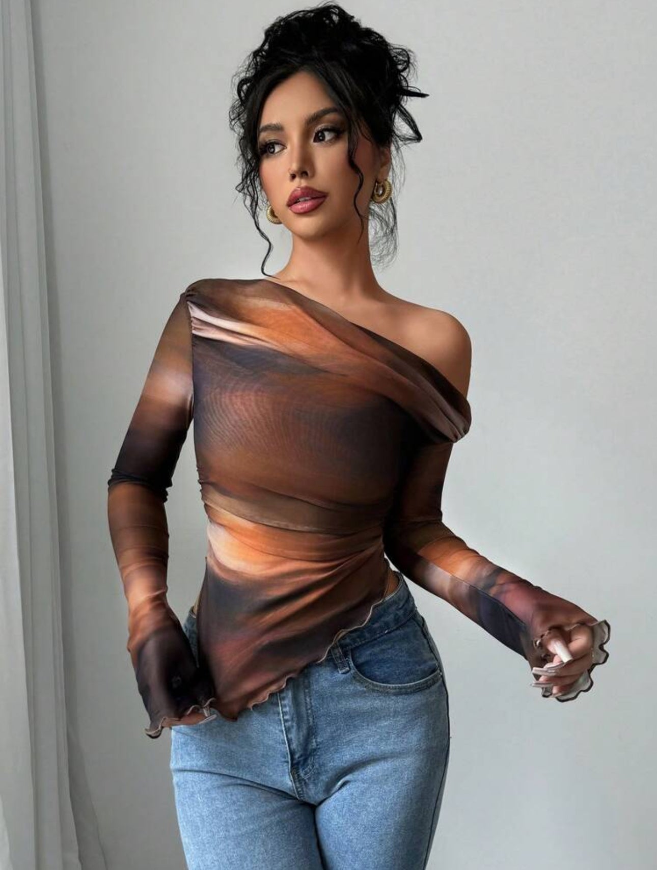 Blusa de manga larga con cuello asimétrico