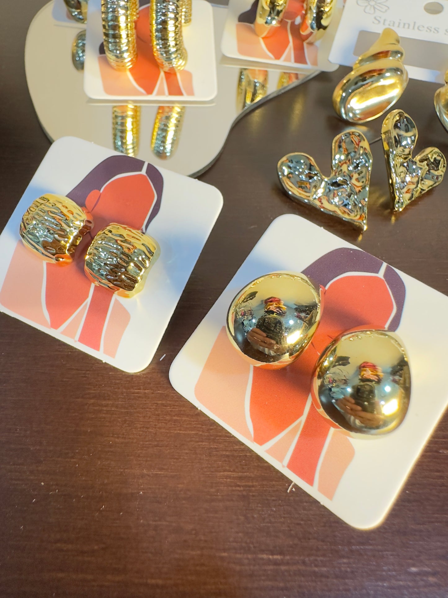 Pendientes al estilo minimalista