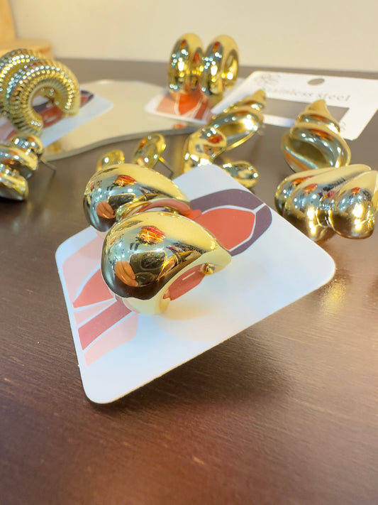 Pendientes al estilo minimalista