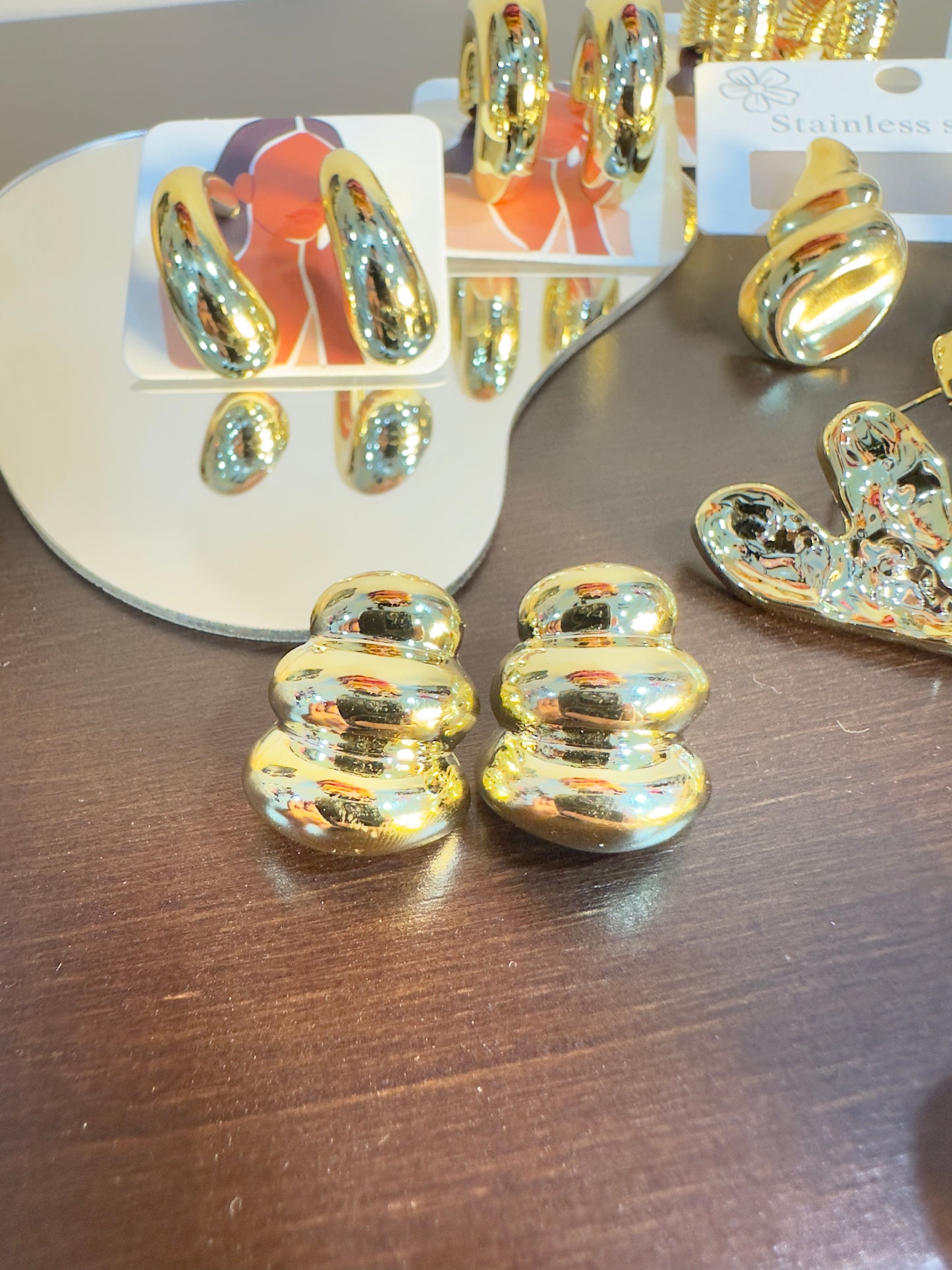 Pendientes al estilo minimalista